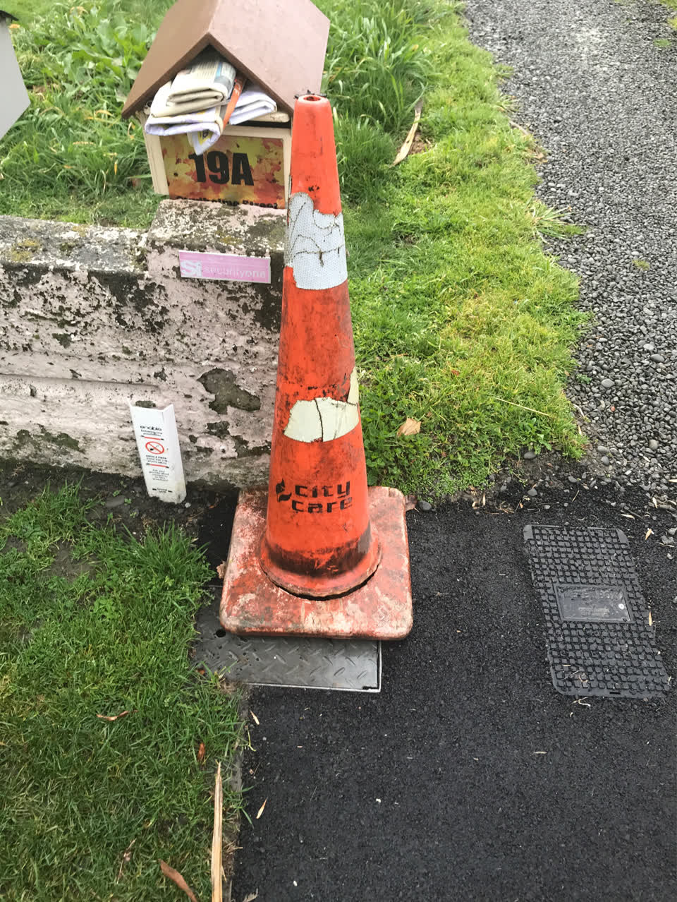 The photograph attached to this roading/streets report