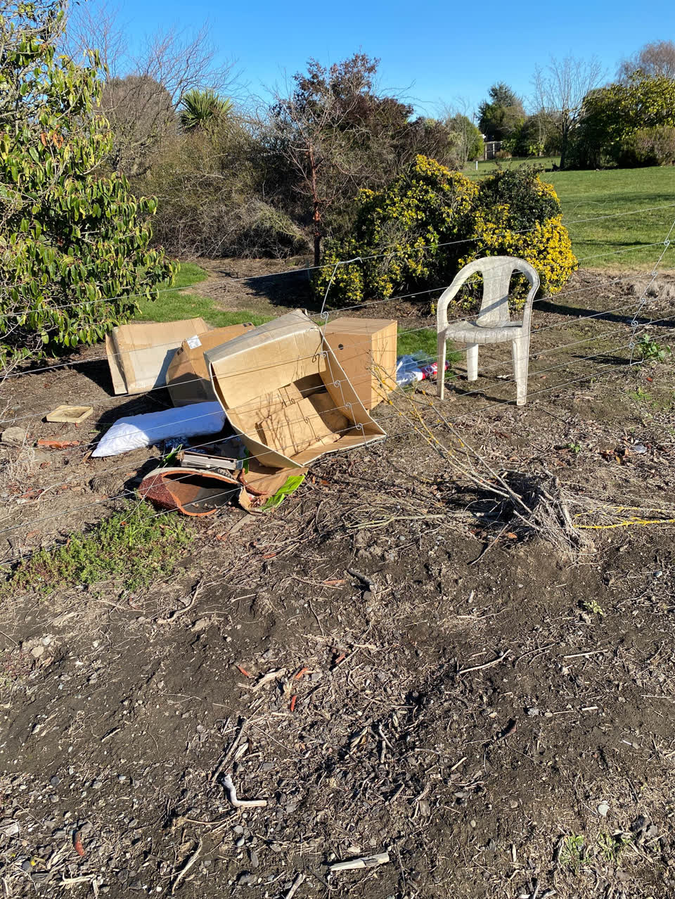 The photograph attached to this rubbish/recycling report