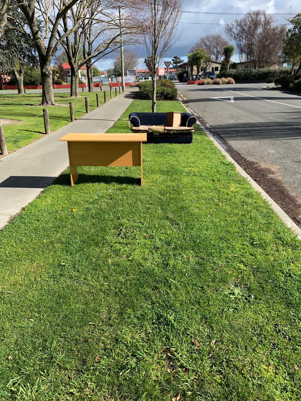 The photograph attached to this rubbish/recycling report