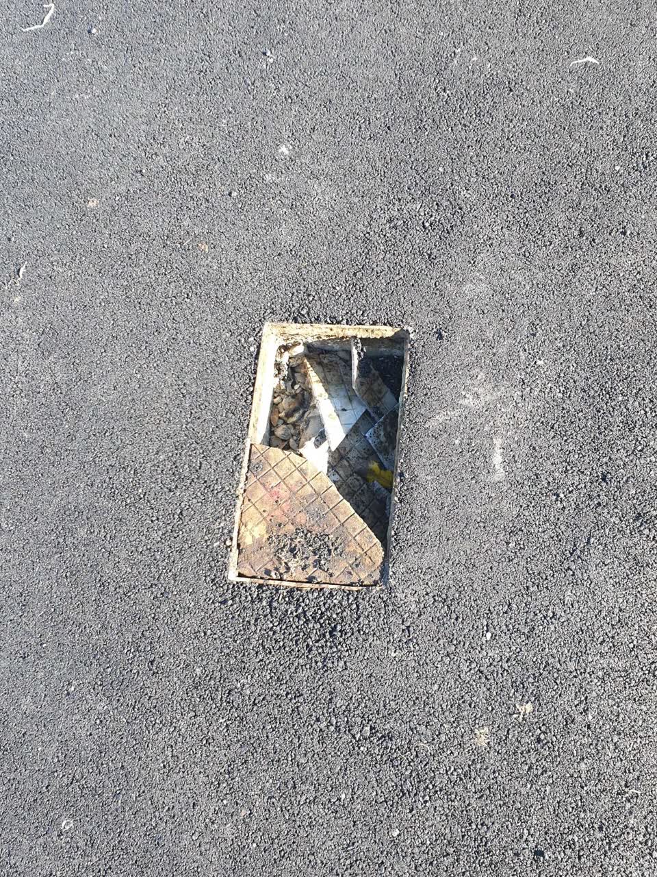 The photograph attached to this roading/streets report