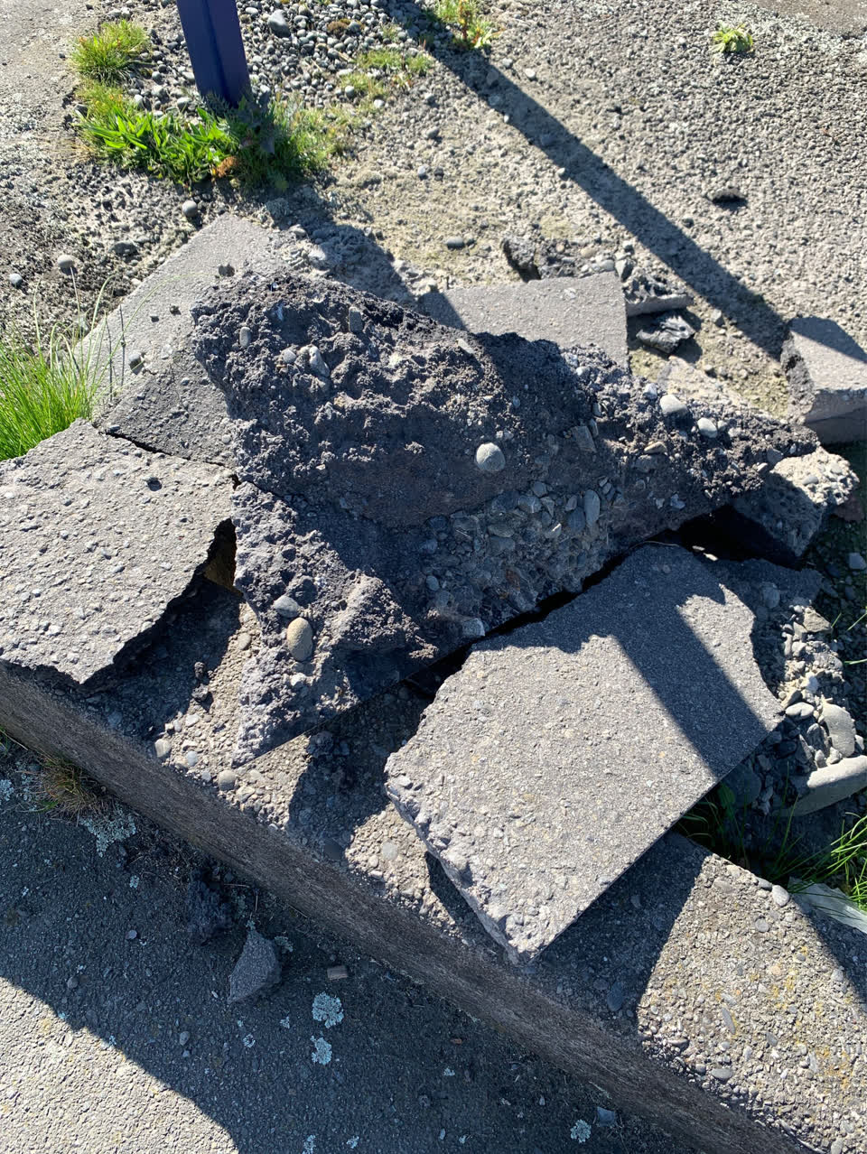 The photograph attached to this roading/streets report