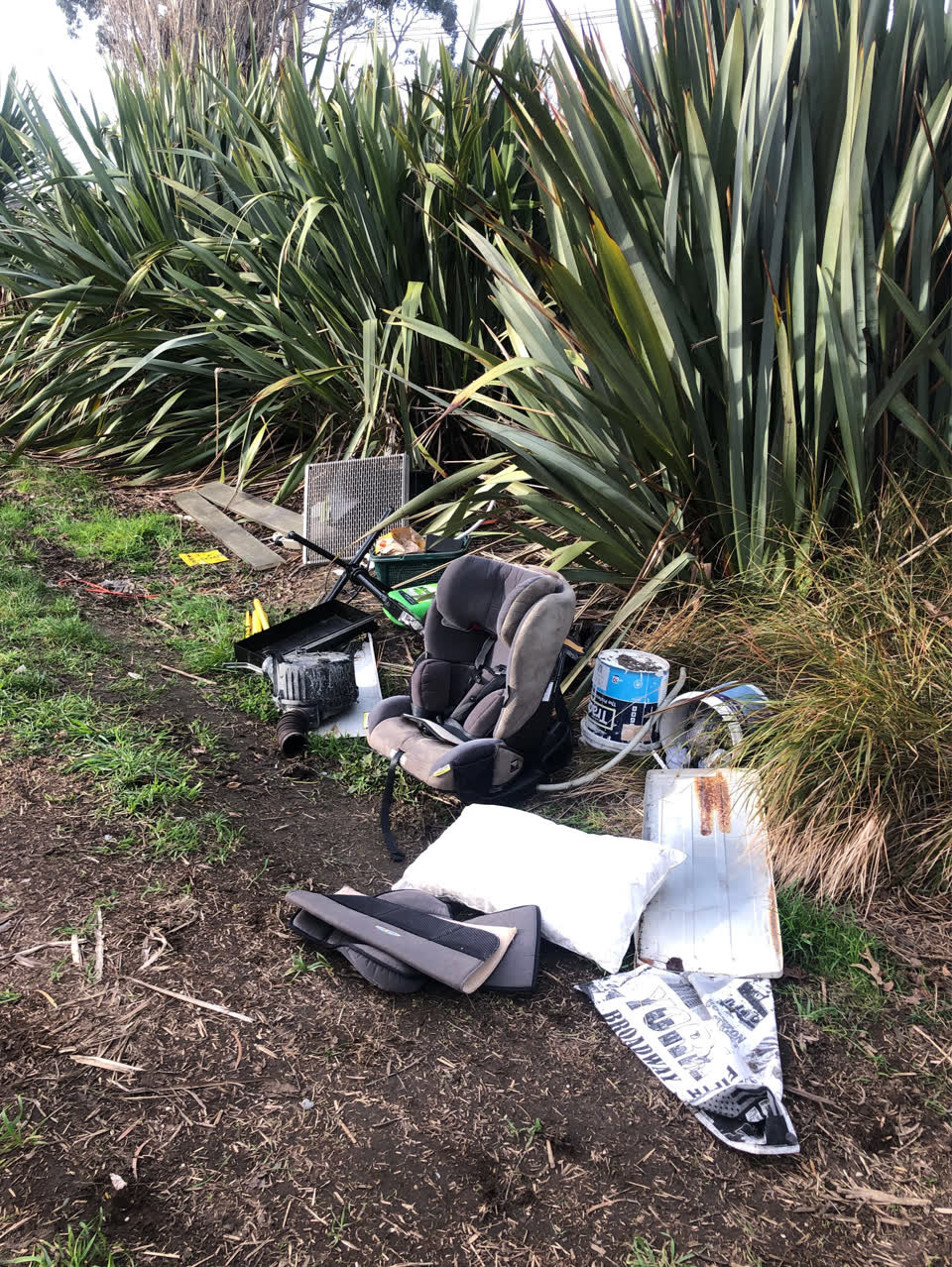 The photograph attached to this rubbish/recycling report