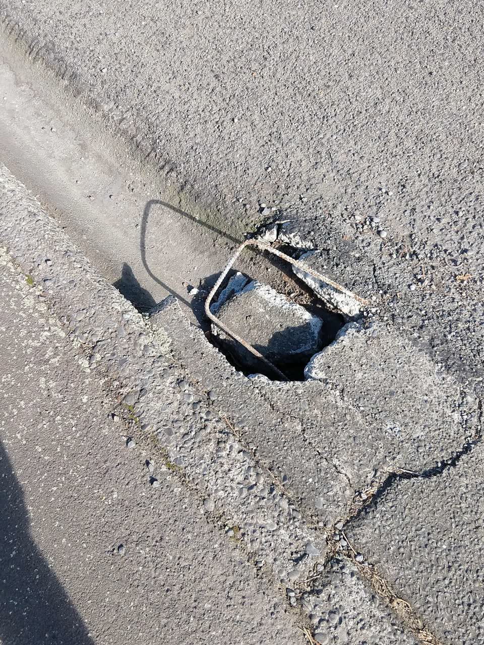 The photograph attached to this roading/streets report