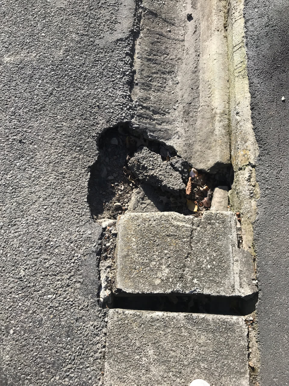 The photograph attached to this roading/streets report