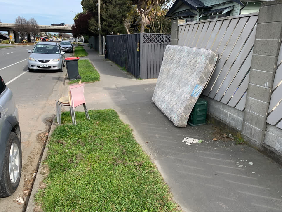 The photograph attached to this rubbish/recycling report