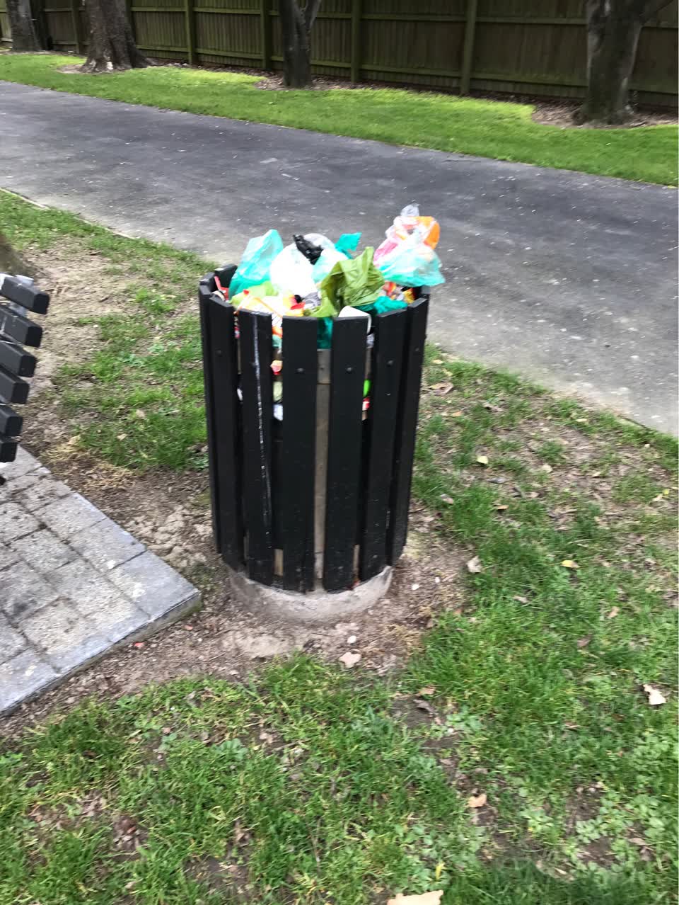 The photograph attached to this rubbish/recycling report