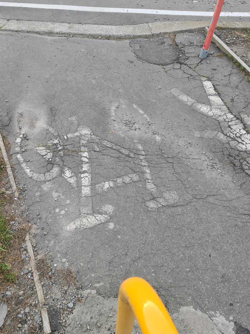 The photograph attached to this roading/streets report
