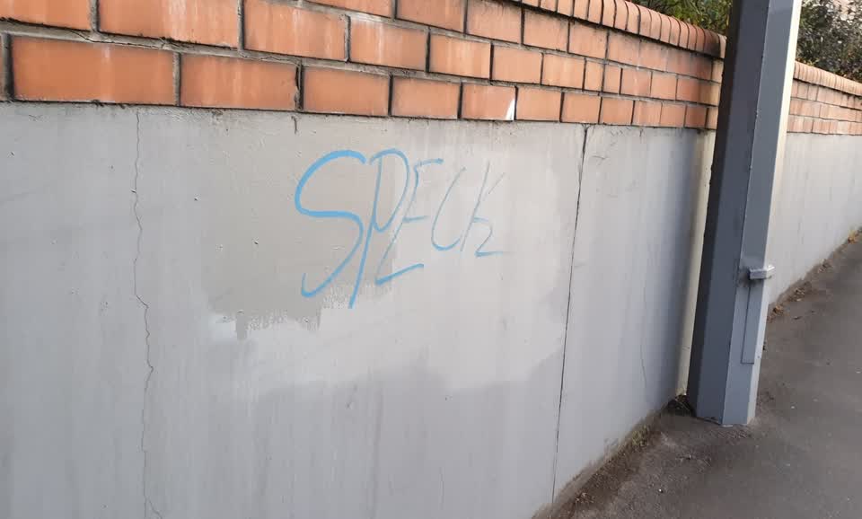 The photograph attached to this graffiti report