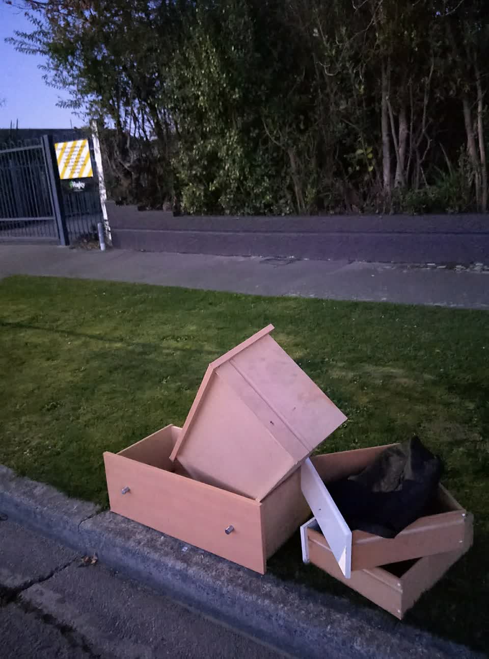 The photograph attached to this rubbish/recycling report