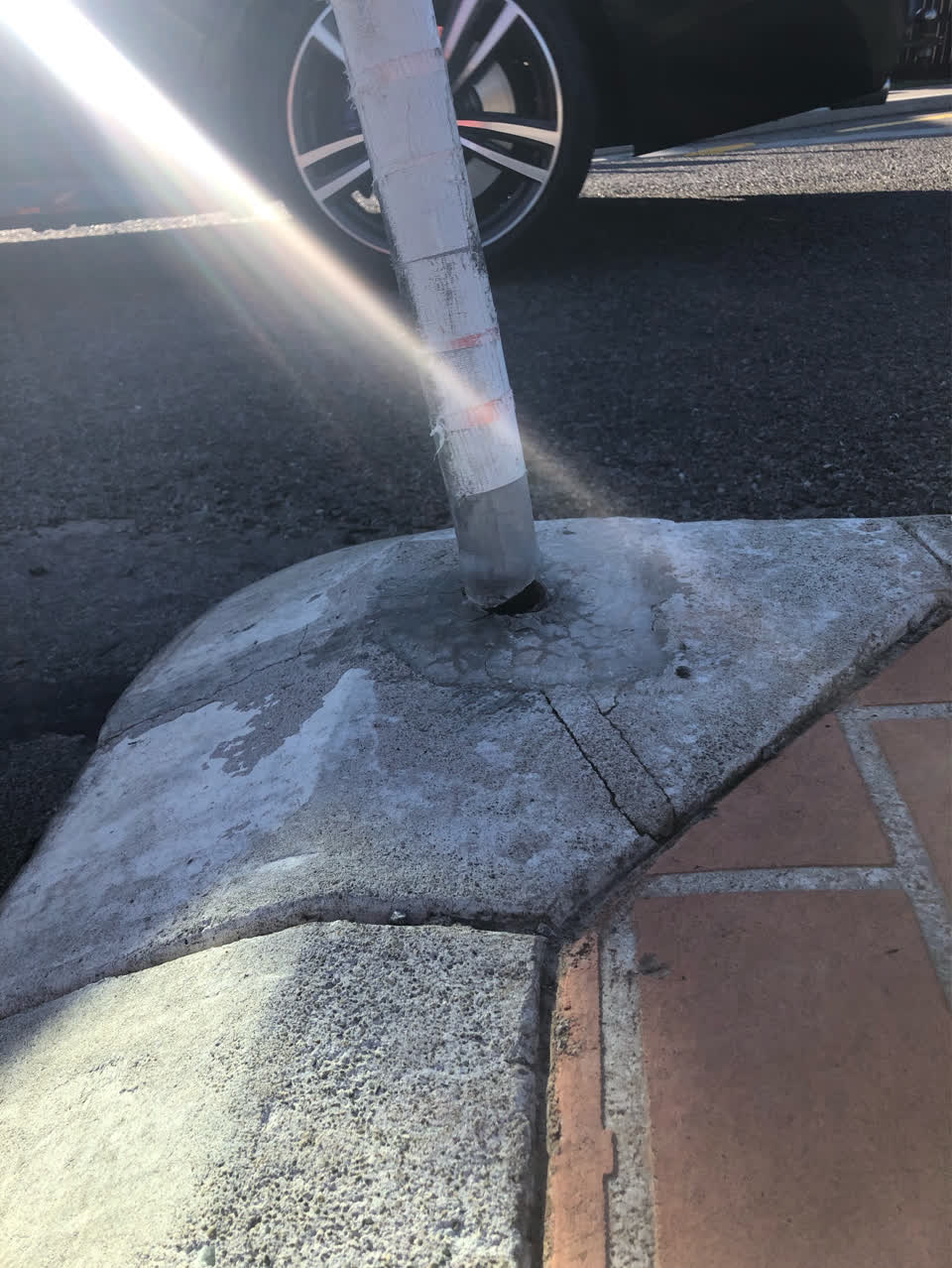 The photograph attached to this roading/streets report
