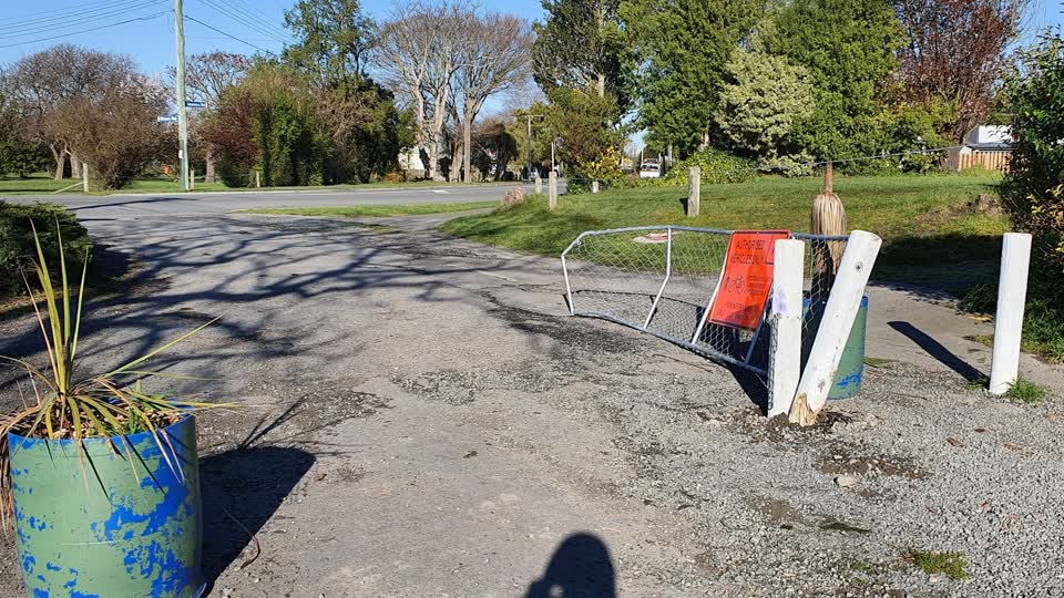 The photograph attached to this roading/streets report