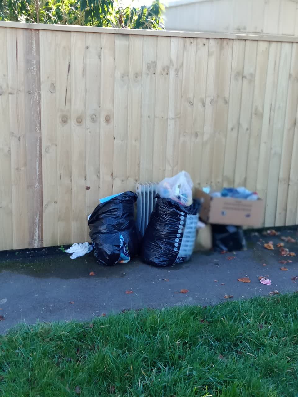 The photograph attached to this rubbish/recycling report