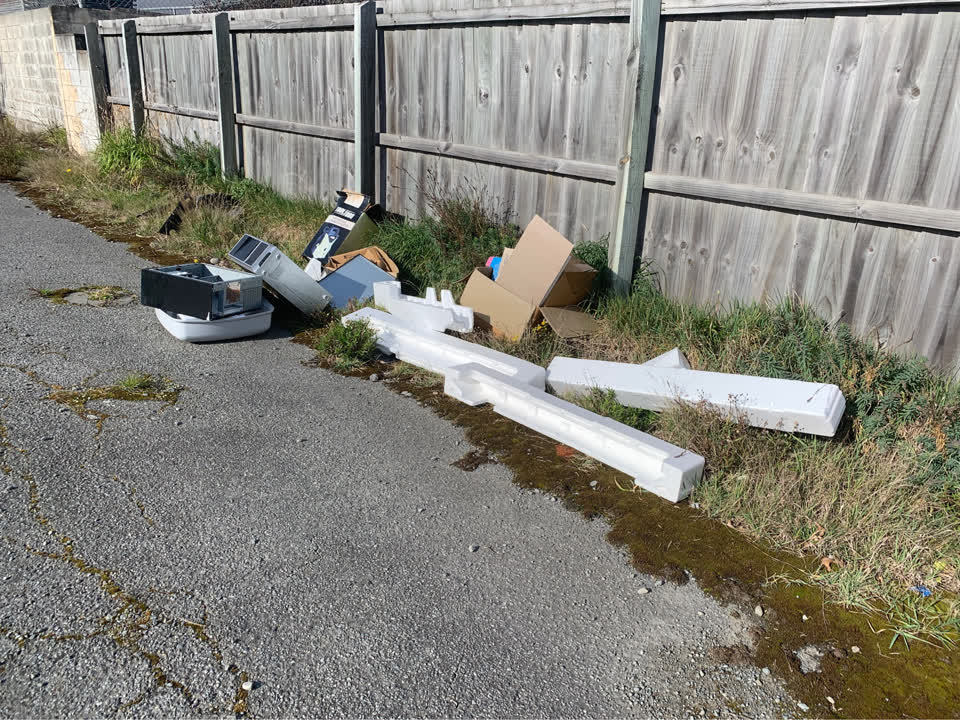 The photograph attached to this rubbish/recycling report