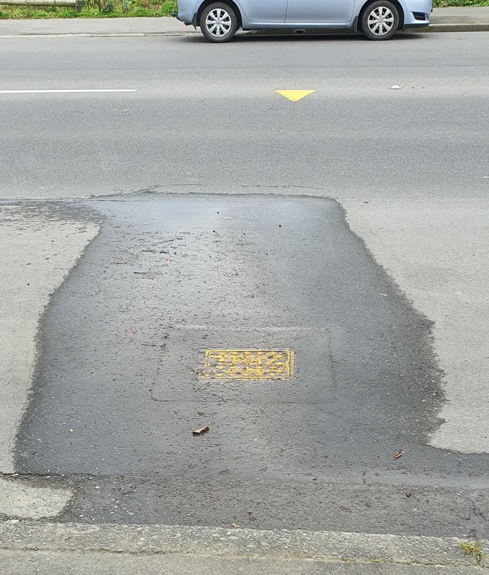 The photograph attached to this roading/streets report