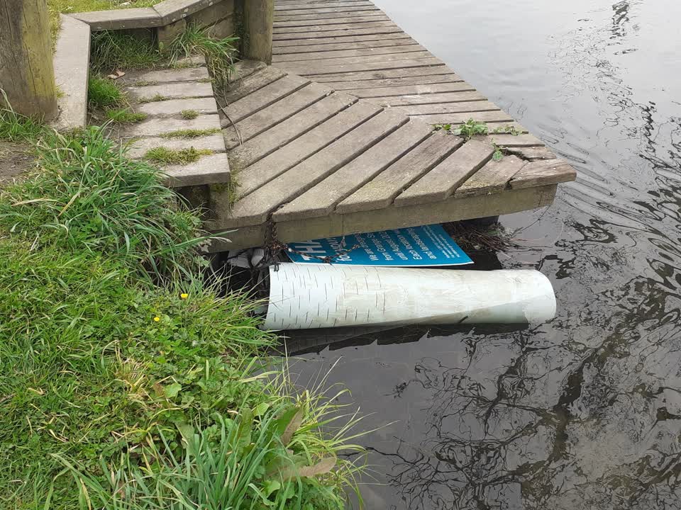 The photograph attached to this rubbish/recycling report