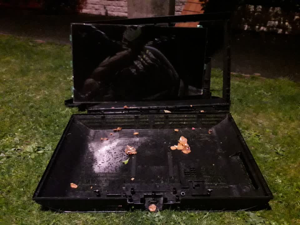 The photograph attached to this rubbish/recycling report