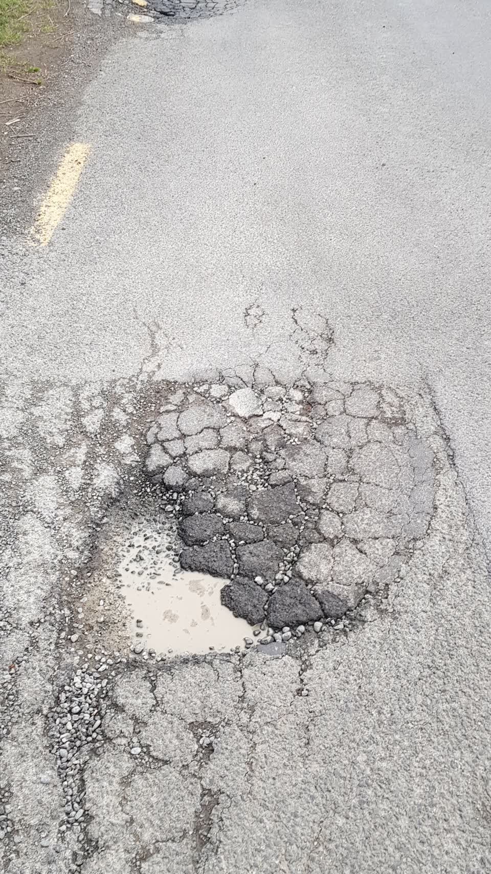 The photograph attached to this roading/streets report