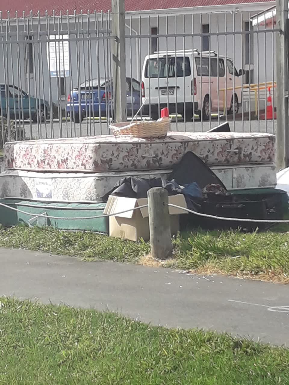The photograph attached to this rubbish/recycling report
