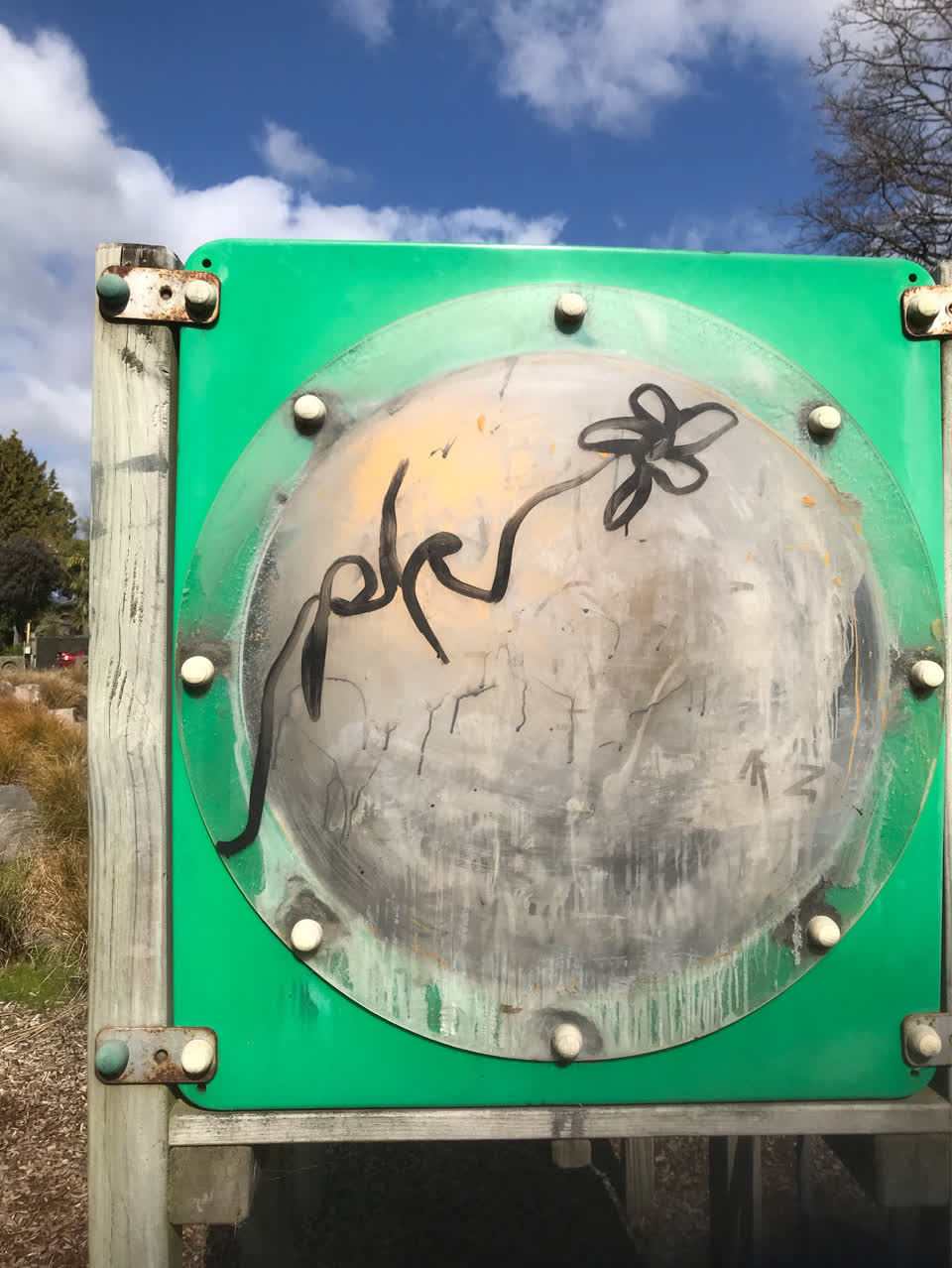 The photograph attached to this graffiti report