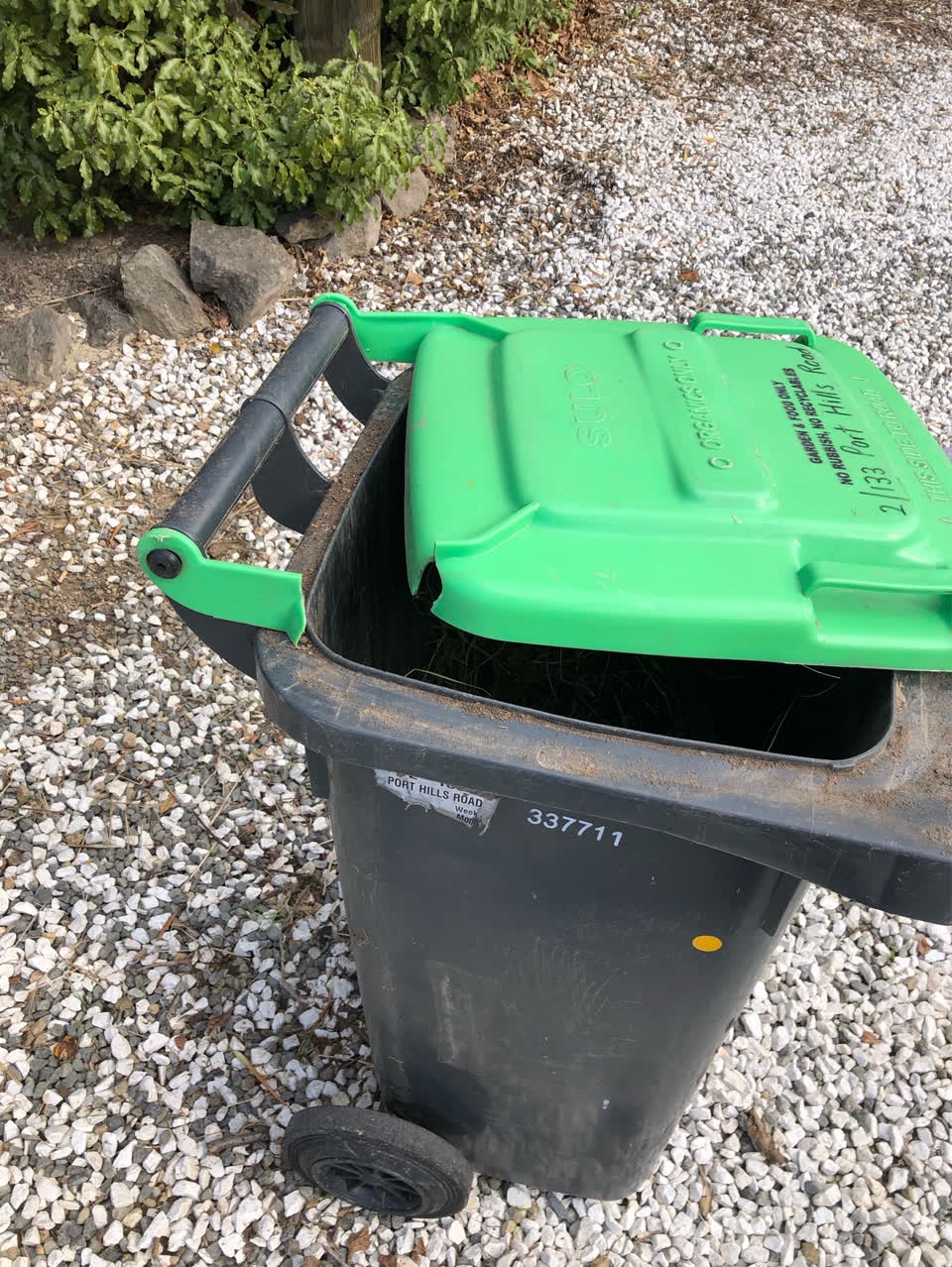 The photograph attached to this rubbish/recycling report