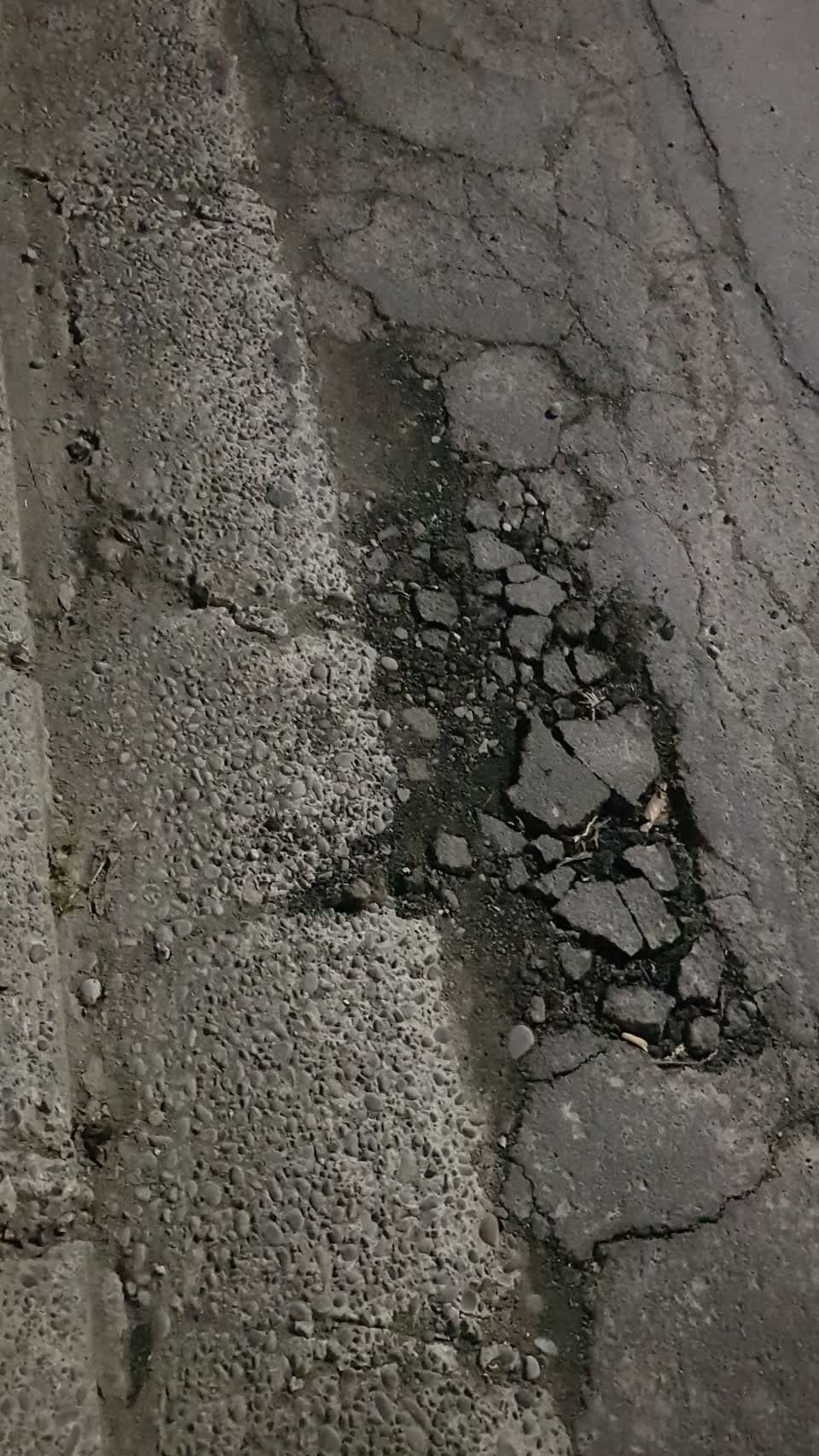 The photograph attached to this roading/streets report