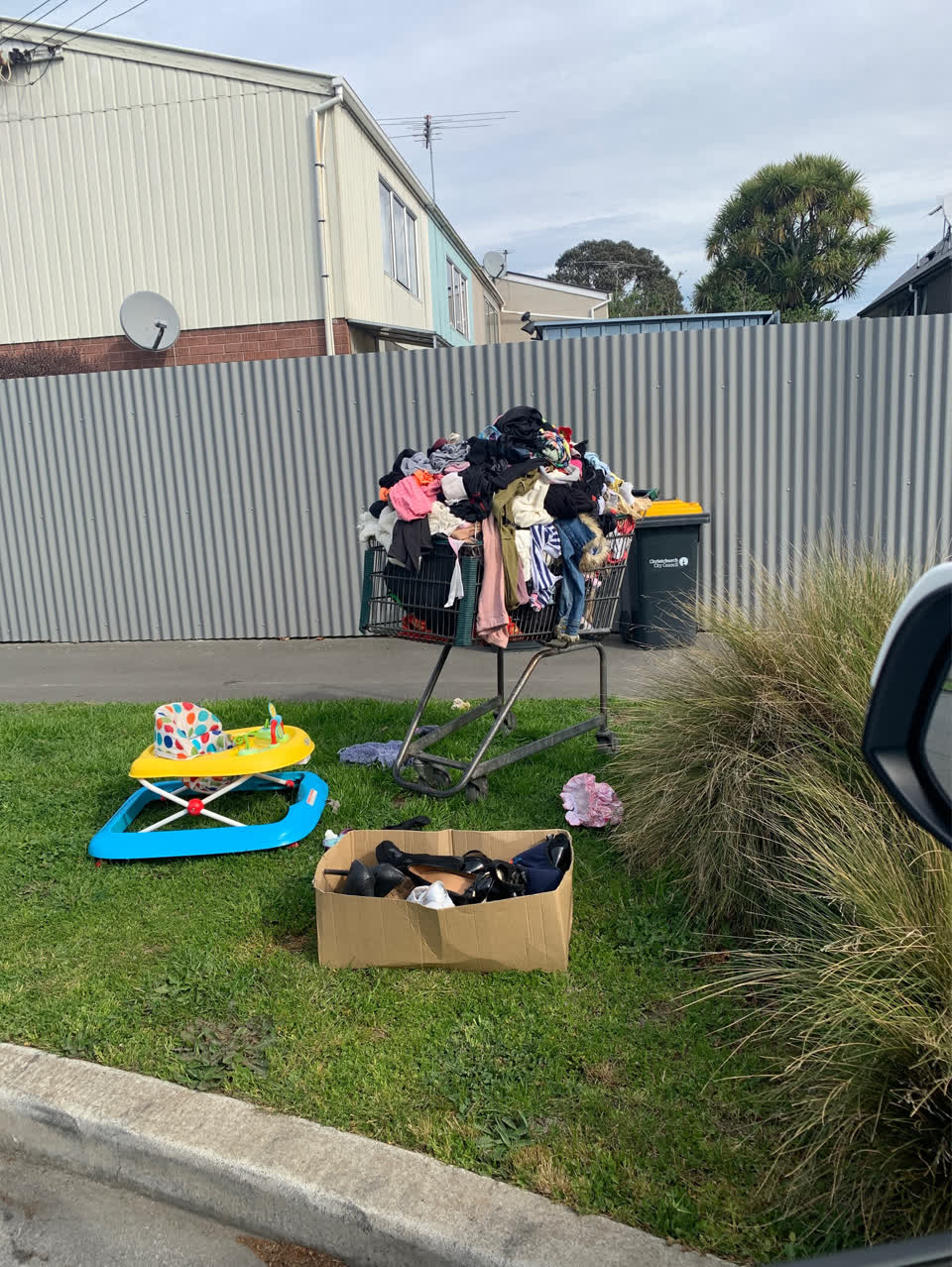The photograph attached to this rubbish/recycling report