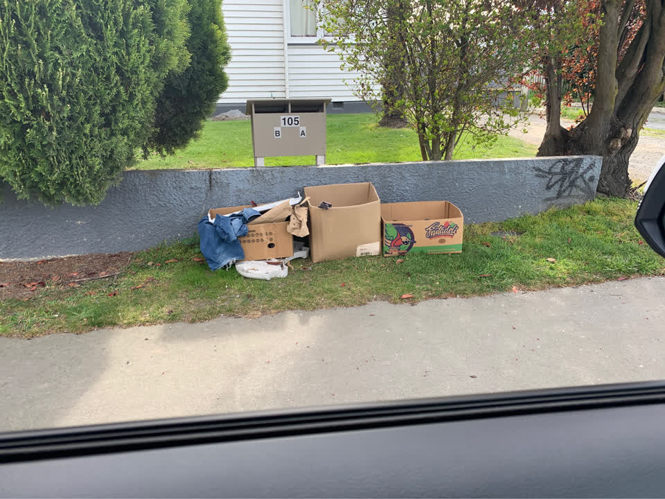 The photograph attached to this rubbish/recycling report