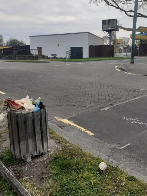 Rubbish/Recycling, a report photo