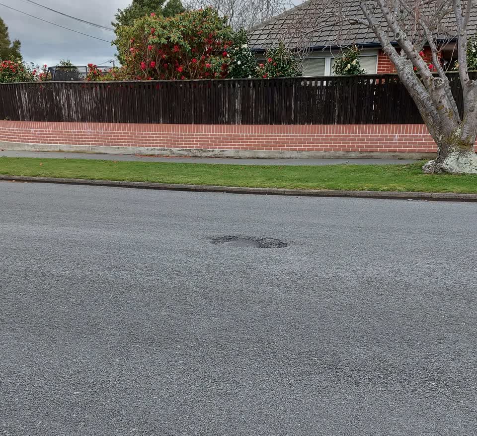 The photograph attached to this roading/streets report
