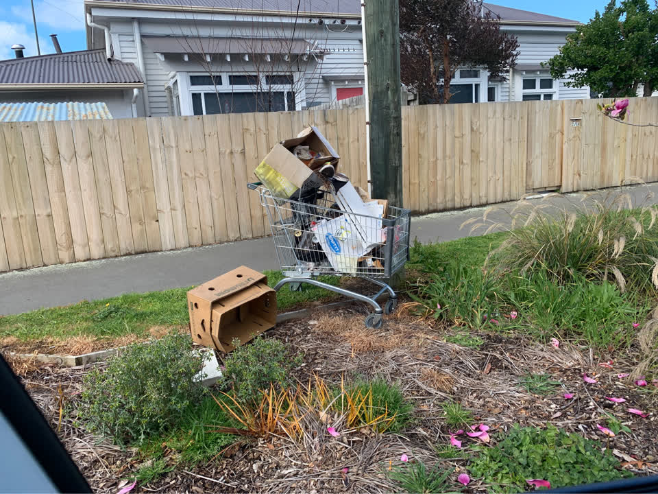 The photograph attached to this rubbish/recycling report