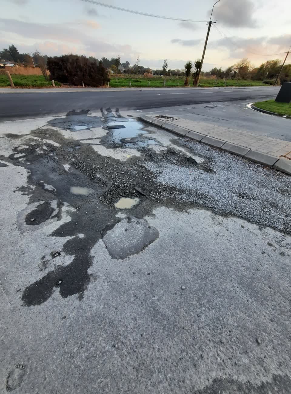 The photograph attached to this roading/streets report
