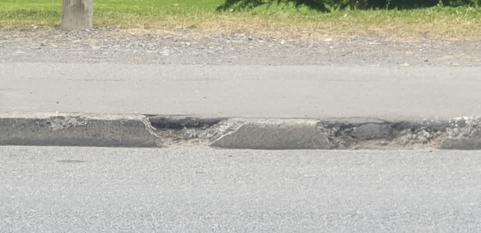 The photograph attached to this roading/streets report