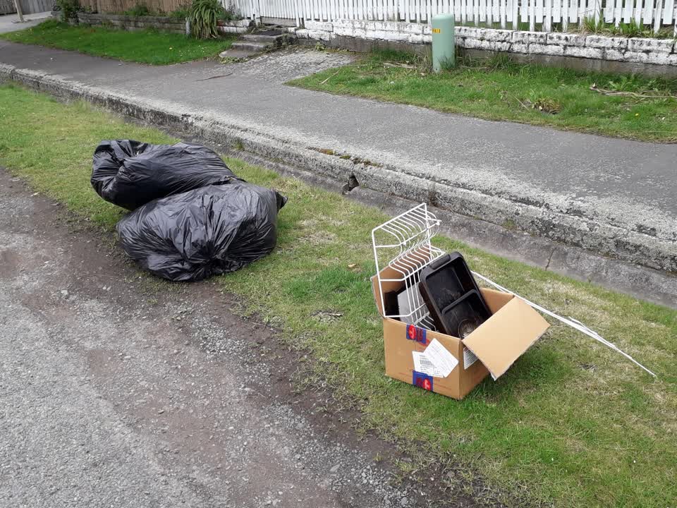 The photograph attached to this rubbish/recycling report