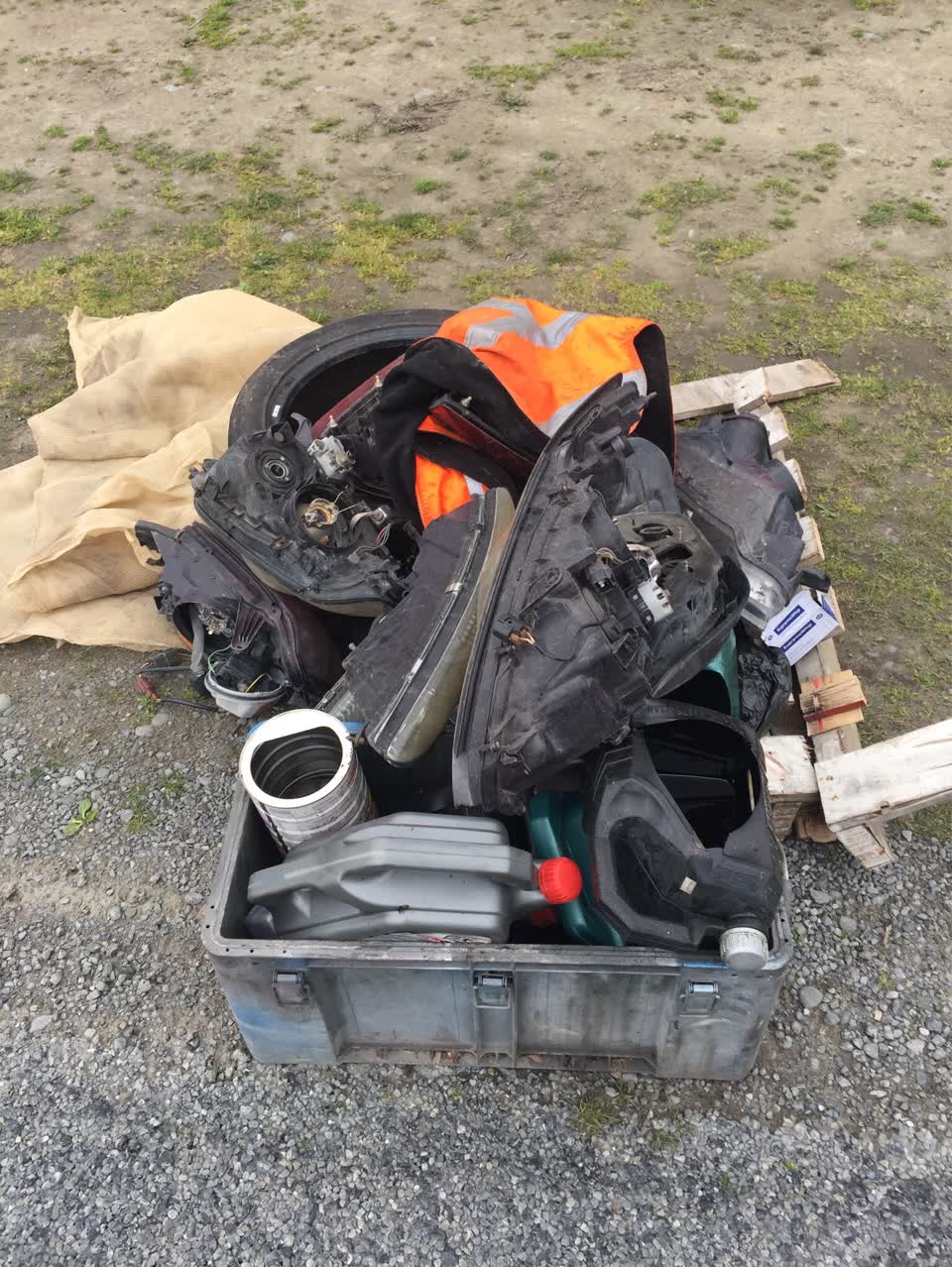 The photograph attached to this rubbish/recycling report