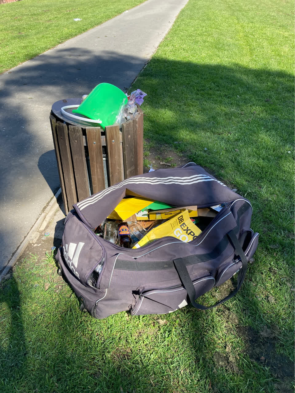The photograph attached to this rubbish/recycling report