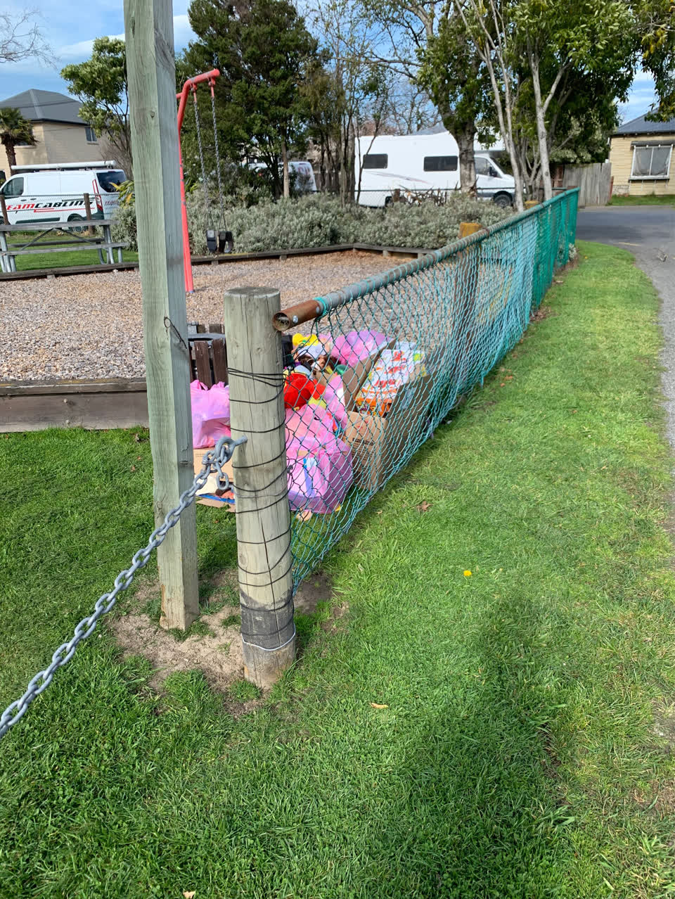 The photograph attached to this rubbish/recycling report