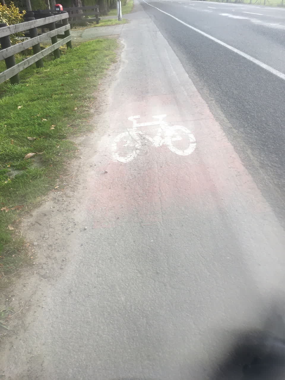 The photograph attached to this roading/streets report