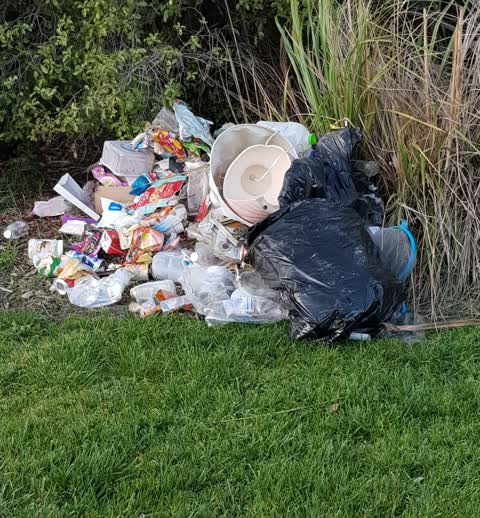 Rubbish/Recycling, a report photo