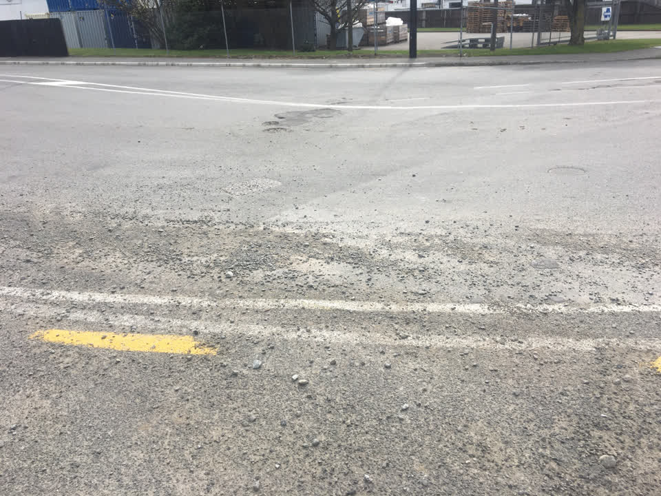 The photograph attached to this roading/streets report