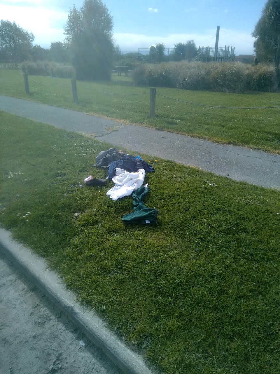 The photograph attached to this rubbish/recycling report