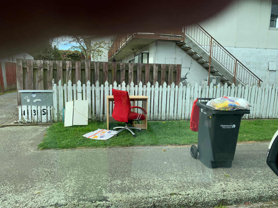 The photograph attached to this rubbish/recycling report