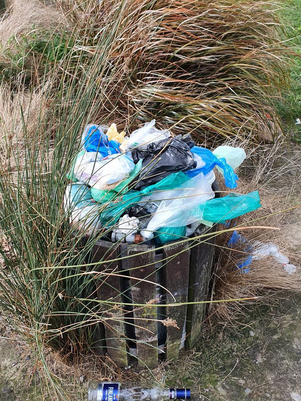 The photograph attached to this rubbish/recycling report