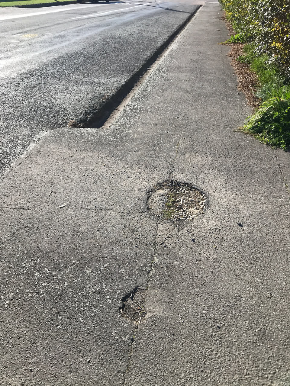 The photograph attached to this roading/streets report