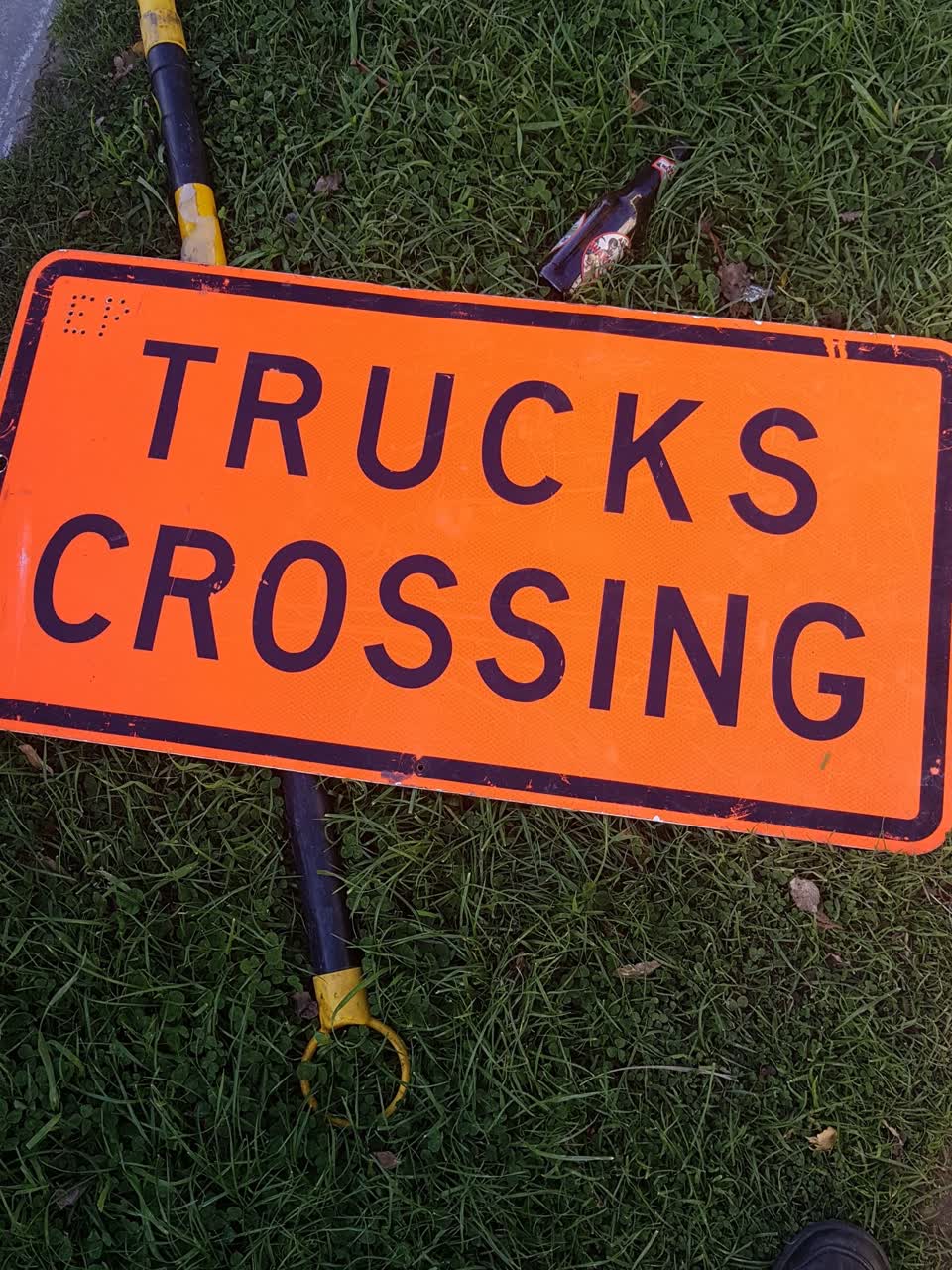 The photograph attached to this road signage report
