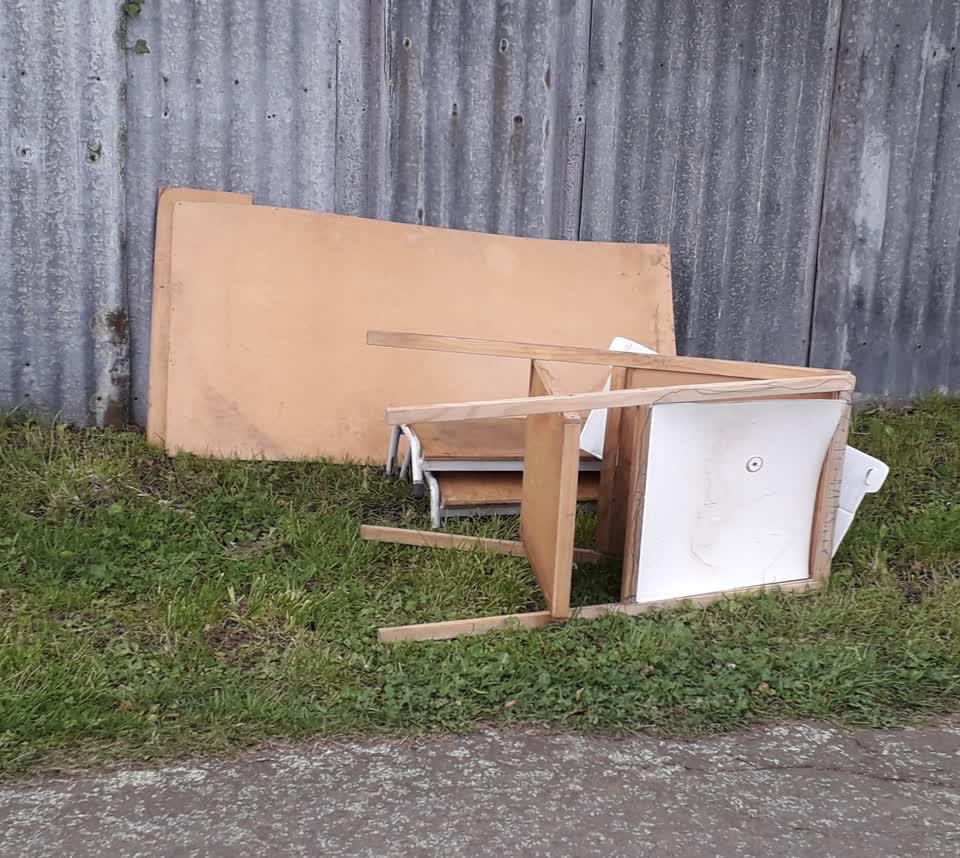 The photograph attached to this dumped rubbish report