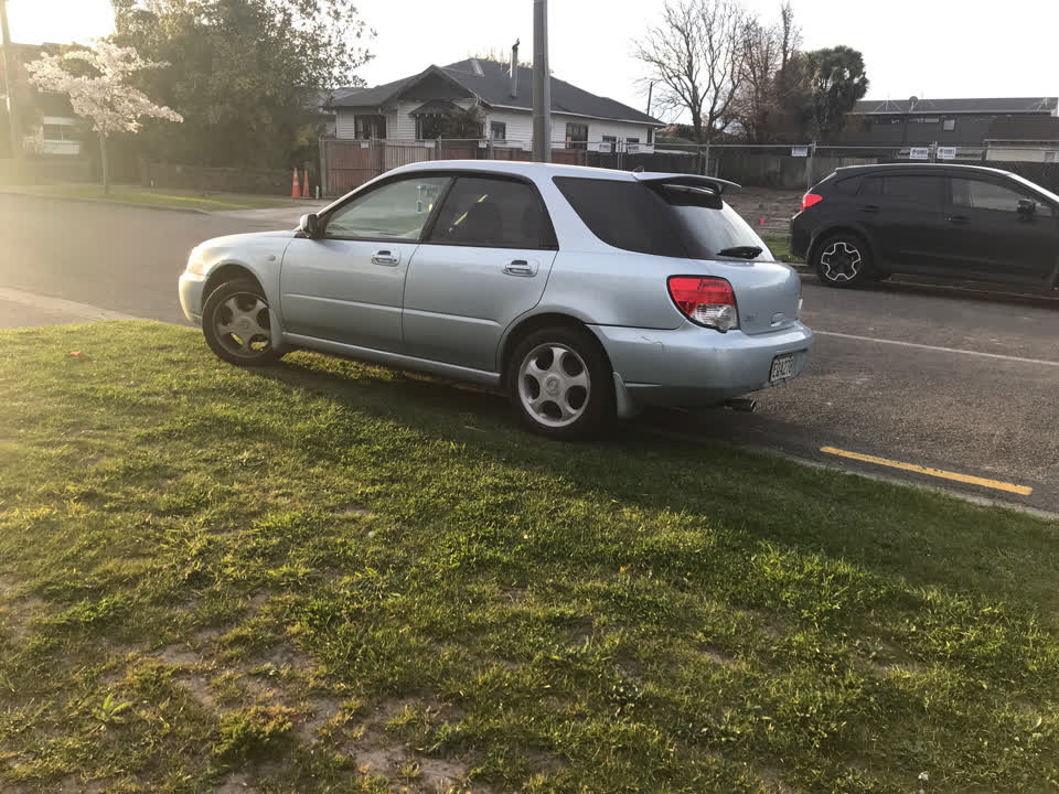 The photograph attached to this parking - illegal report