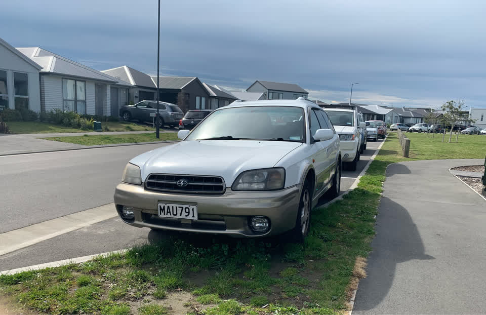 The photograph attached to this parking - illegal report