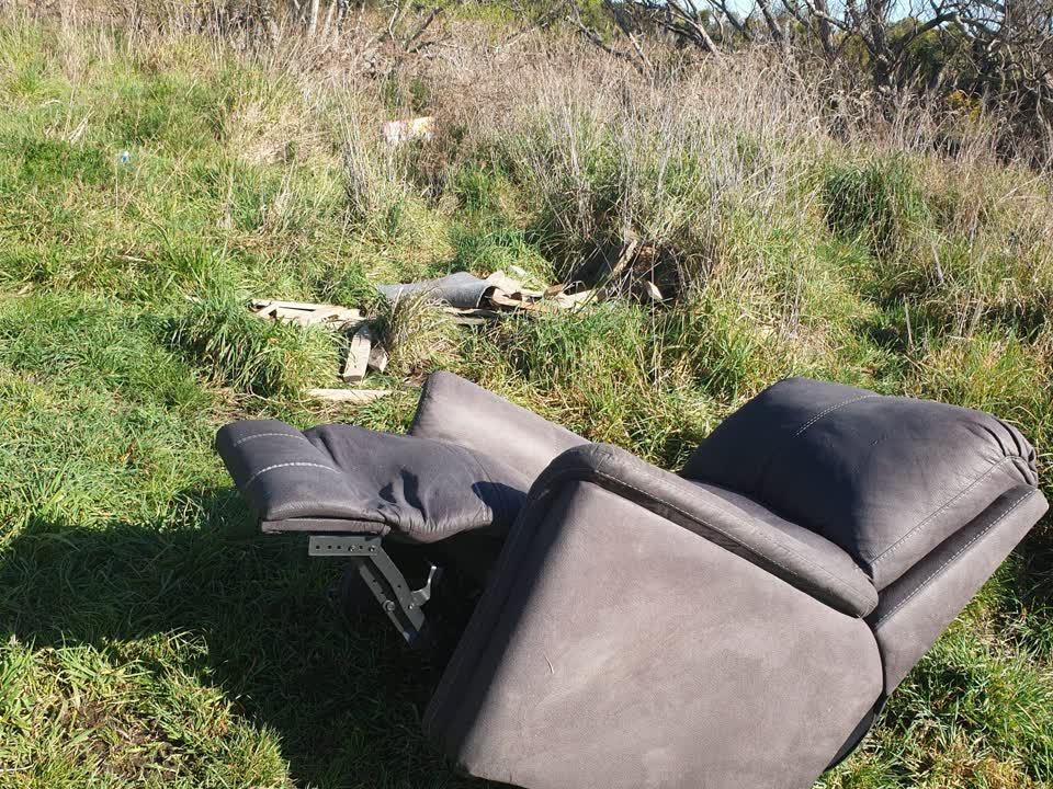 The photograph attached to this dumped rubbish report