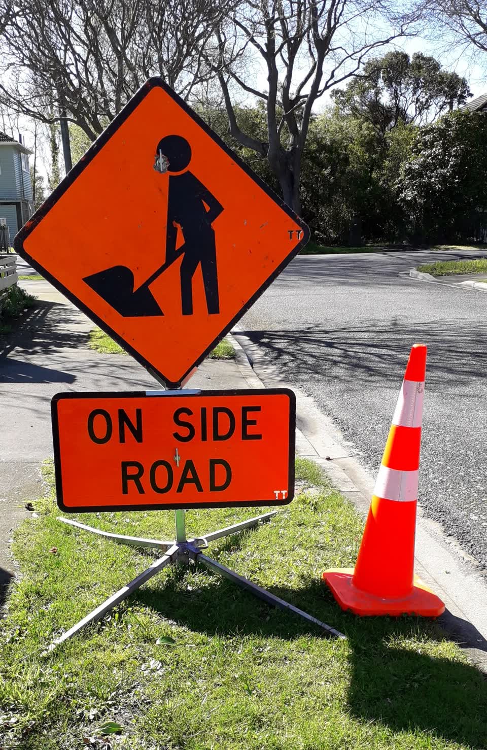 The photograph attached to this road signage report