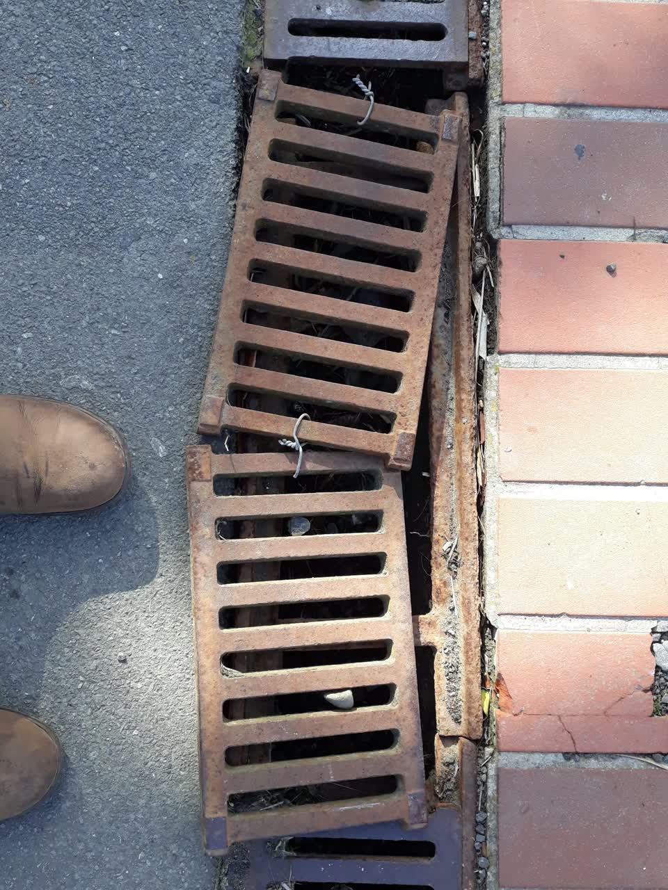 The photograph attached to this pavement - general report